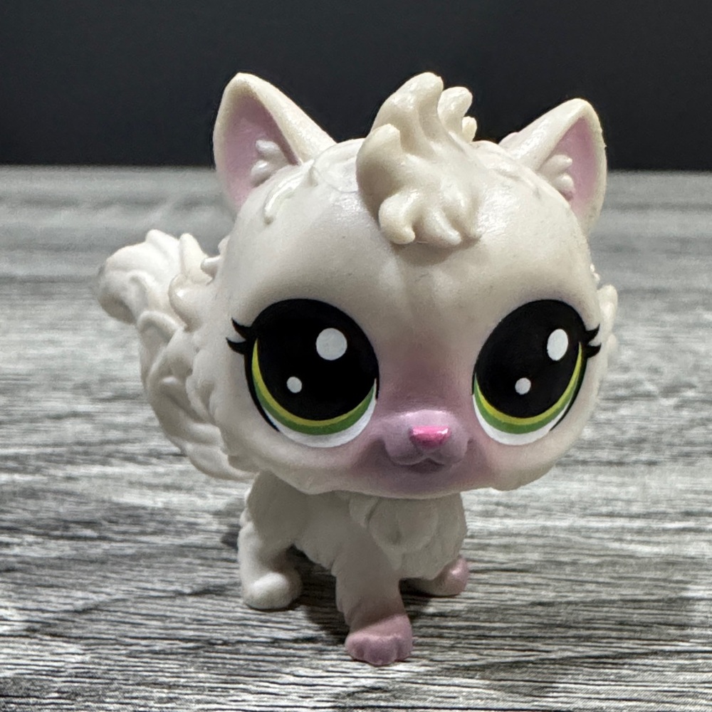 Littlest Pet Shop | #2-81: Cleo Curlycat - Collectible Toy Figure